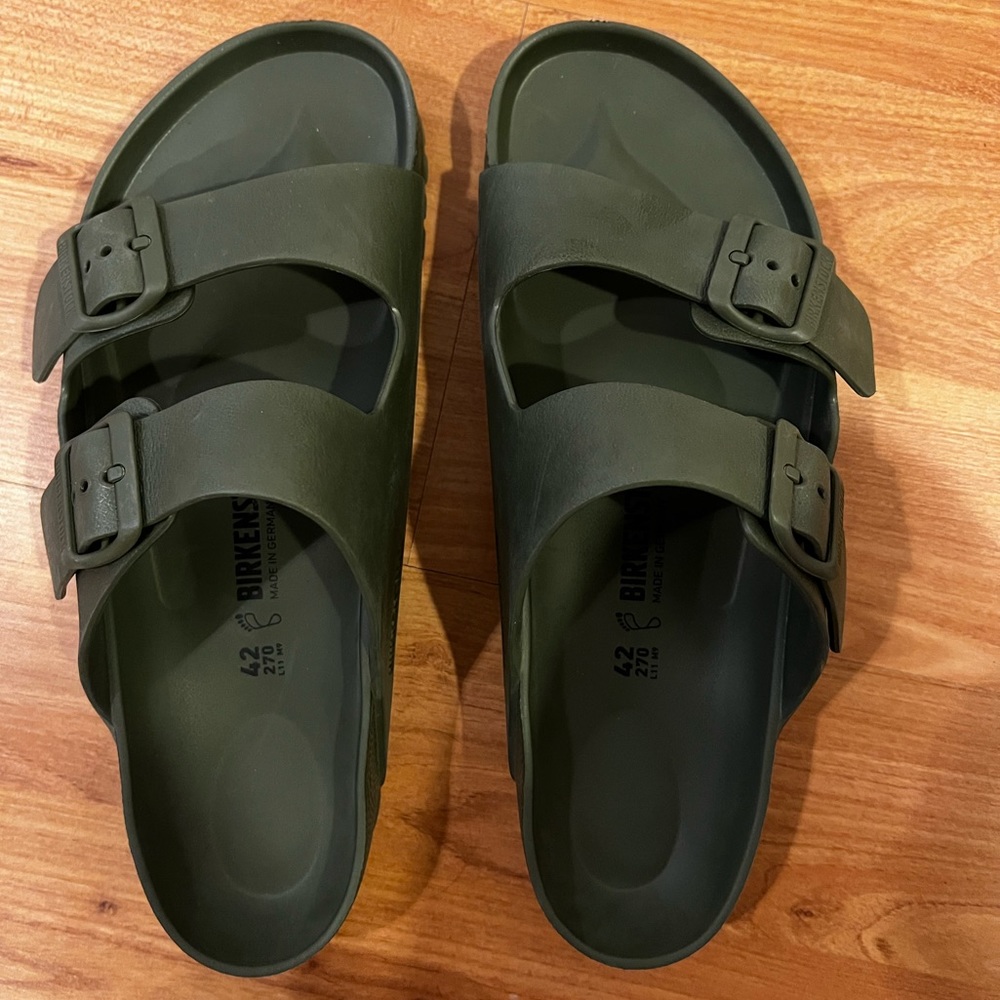 Birkenstock Men’s rubber slide sandals - like new